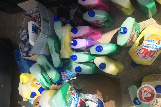 اتلاف مواد تنظيف منتهية الصلاحية في رام الله