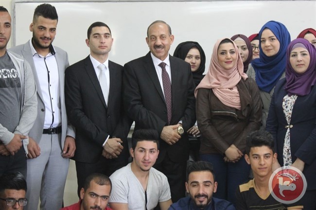 سفير النوايا الحسنة يلقي محاضرة في الخليل