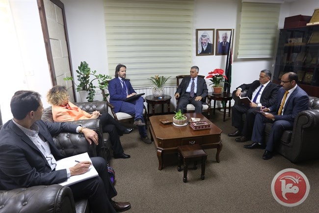 الأعرج يبحث استمرار دعم المناطق &quot;ج&quot;