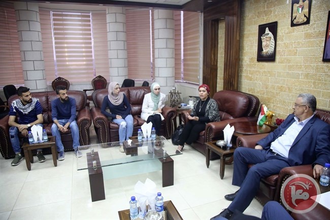 محافظ طولكرم يلتقي وفداً من المركز الفلسطيني لقضايا السلام