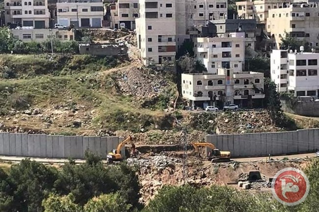 القاء زجاجات حارقة على جنود الاحتلال في شعفاط