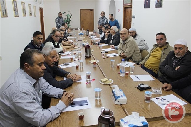 الجمركية ومحطات الوقود تعقدان اجتماع بمقر غرفة التجارة ببيت لحم