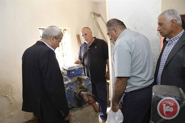 محافظ قلقيلية يتفقد عدداً من الآبار جنوب المحافظة