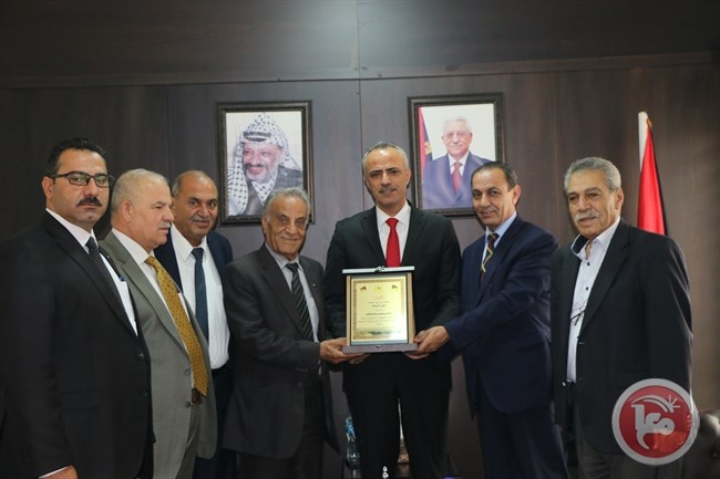 وزير العدل يكرم رئيس اتحاد الحقوقيين الفلسطينيين