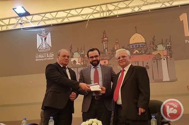 توقيع كتاب &quot;القدس مدينة الله&quot;