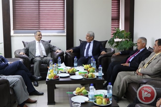 وزير الاتصالات يلتقي نقيب المهندسين