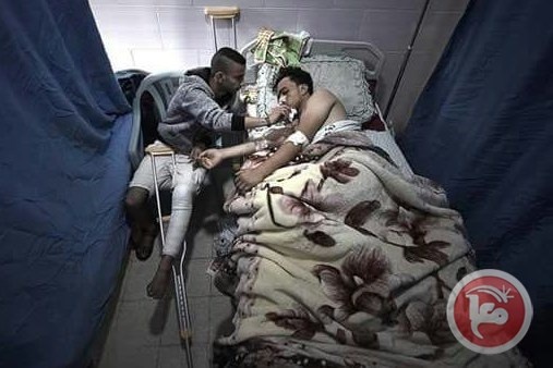 &lt;div&gt;صورة وتعليق: &lt;/div&gt;صديقان أصيبا برصاص الاحتلال إحداهما يرعى الآخر في مستشفى بخان يونس