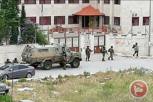 اصابات واعتقالات في الامعري- جيش الاحتلال ينسحب من المخيم