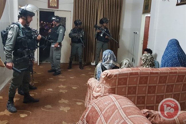 اعتقالات والاستيلاء على اموال في الضفة