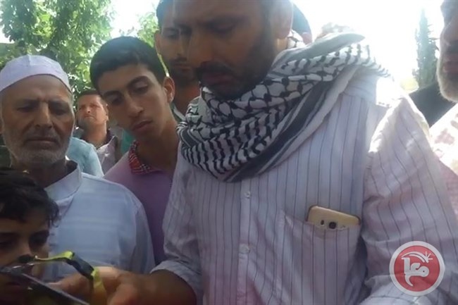(فيديو) والد الشهيدة المسعفة: هذا السلاح الذي حملته رزان