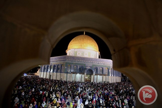 مئات الالاف وصلوا الاقصى لصلاة جمعة رمضان الاخيرة
