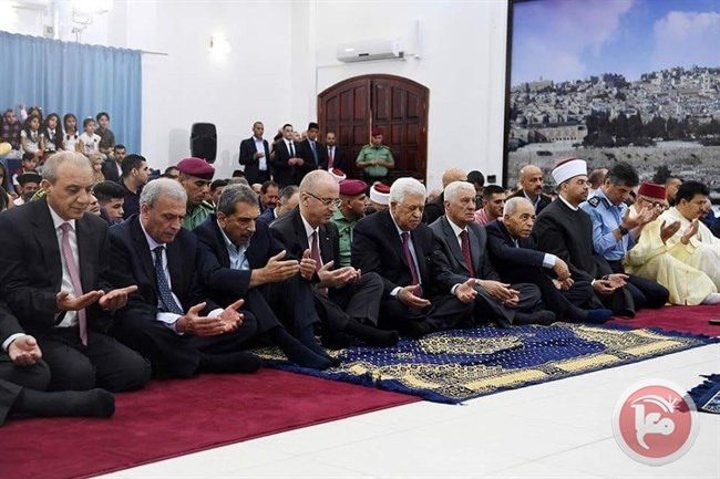 الرئيس يؤدي صلاة العيد بمسجد التشريفات بمقر الرئاسة