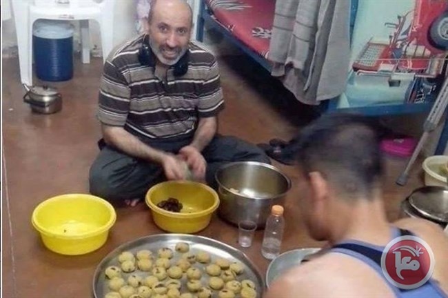 بسبب هذه الصورة- قوات القمع تهاجم الأسرى وتعزلهم