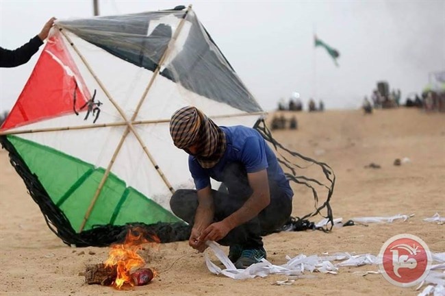 غانتس يهدد غزة: صاروخ مقابل كل طائرة ورقية