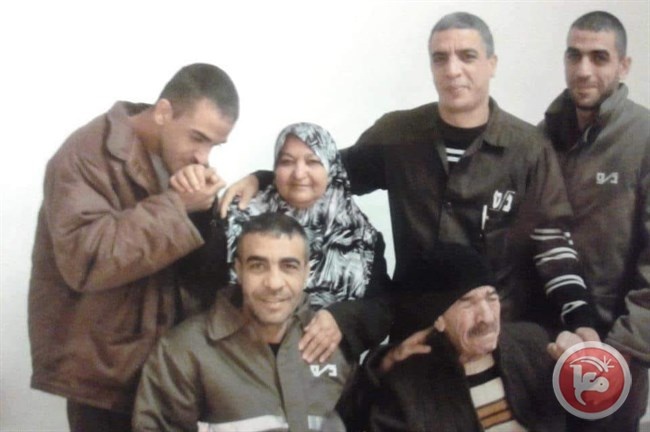 الاحتلال يسلّم &quot;خنساء فلسطين&quot; قرارا بهدم منزلها