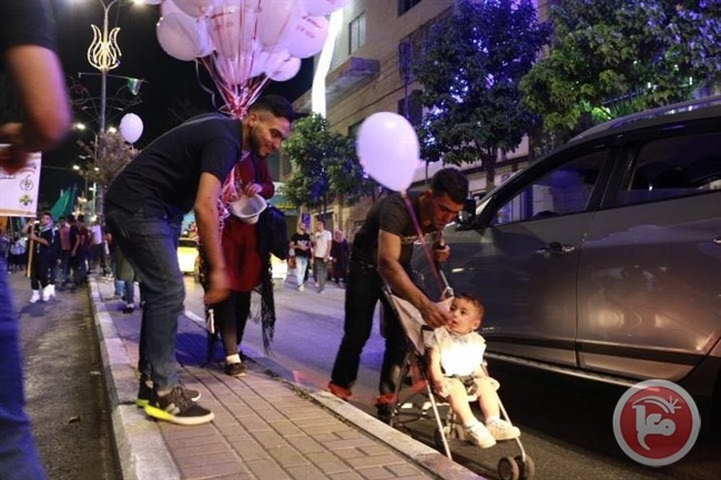 كشافة نادي طارق بن زياد تجوب شوارع خليل الرحمن مهنئة بالعيد