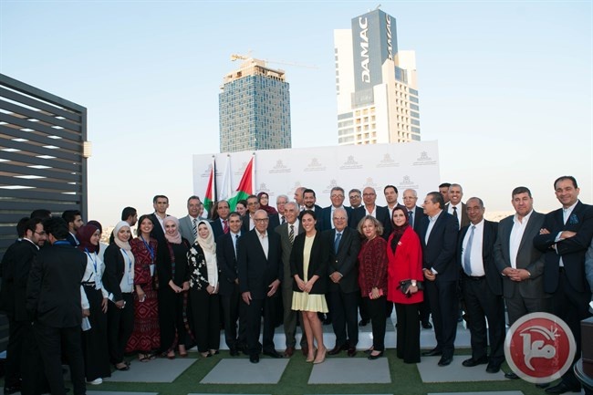 اكاديمية القدس توقع اتفاقيات الدعم المالي للفائزين في الدورة البحثية