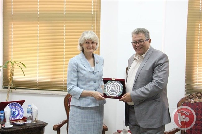 جامعة القدس تبحث التعاون مع كلية &quot;فاسار&quot; الامريكية
