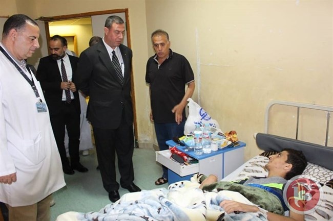 السفير اللوح يزور جرحى غزة بمستشفى الهرم