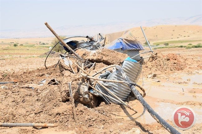 الاحتلال يهدم بركة مياه في الأغوار
