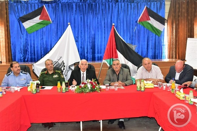 محافظ الخليل يترأس اجتماع اللجنة الأمنية العليا في يطا