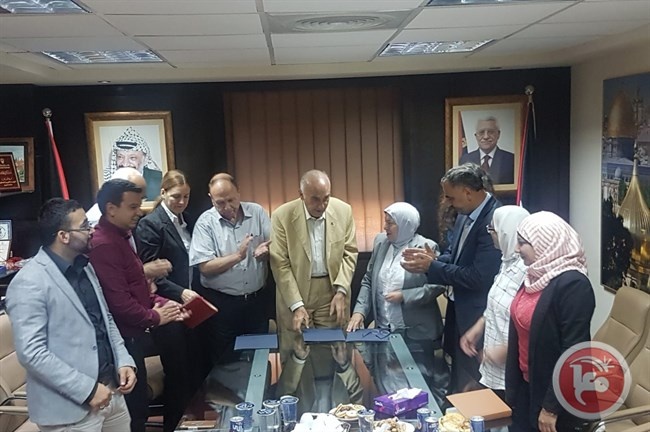 الحسيني يرعى حفل ابرام اتفاقية تمويل لمدرسة الحصاد النموذجية
