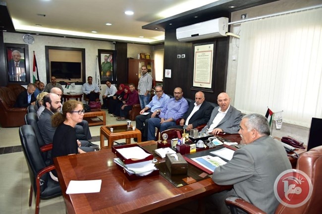 مديرة مكتب البنك الدولي في فلسطين تزور بلدية يطا وتلتقي رئيسها
