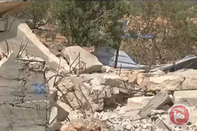 جرافات الاحتلال تهدم منازل بخربة المراجم
