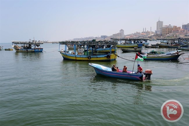  الشؤون المدنية تتسلم 6 مراكب صيد في بحر غزة 