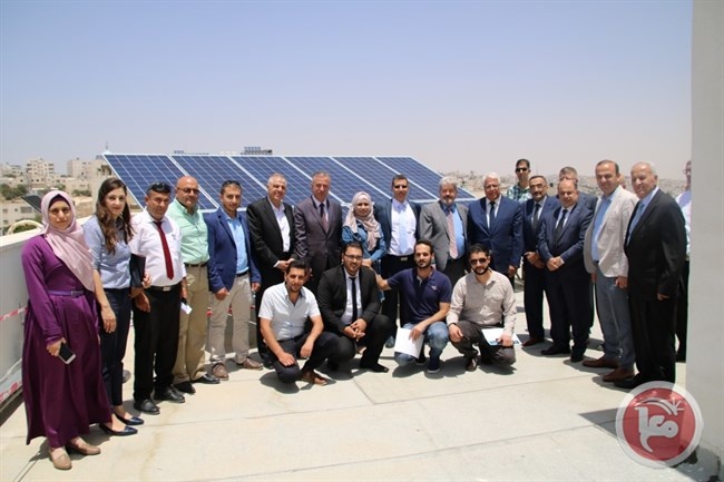البوليتكنك تحتفل بإنجاز مشروع الطاقة الشمسية