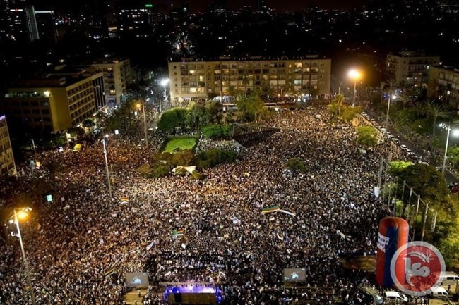 &lt;div&gt;صورة وتعليق: &lt;/div&gt;عشرات الآلاف يتظاهرون وسط تل أبيب ضد قانون &quot;القومية&quot;