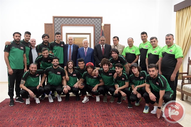 الرئيس يستقبل وفد المنتخب العراقي لكرة القدم