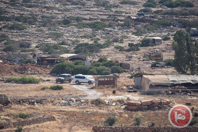 الاحتلال يجبر 4 عائلات شرق طوباس على اخلاء مساكنهم