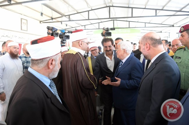 الرئيس يتفقد مدينة محمود عباس للحجاج والمعتمرين