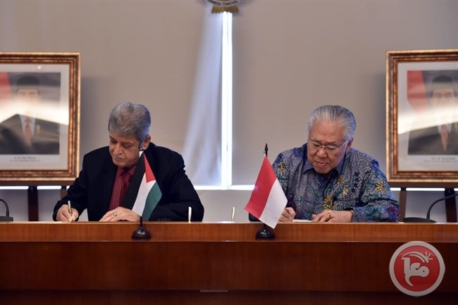اندونيسيا وفلسطين توقعان اتفاقية اعفاء الضرائب عن التمر وزيت الزيتون