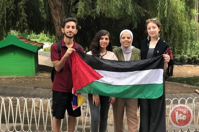 لأول مرة-طلاب فلسطينيون يشاركون في بطولة الجامعات الأوروبية للمناظرة