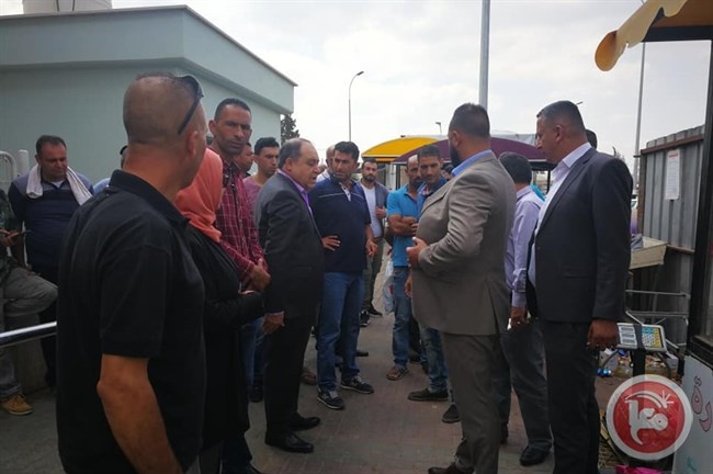محافظ جنين يتفقد معبر الجلمة