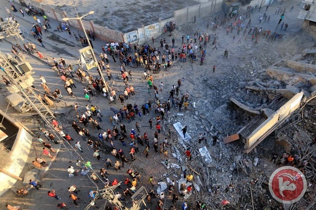 اصابة 18 مواطنا اثر قصف مبنى ثقافي غرب غزة