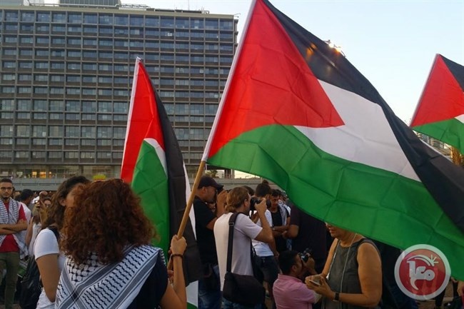 &lt;div&gt;صورة وتعليق: &lt;/div&gt;الاف العرب يرفعون علم فلسطين في تل ابيب