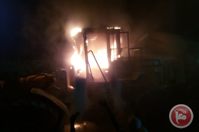 مستوطنون يحرقون مركبة شرق رام الله