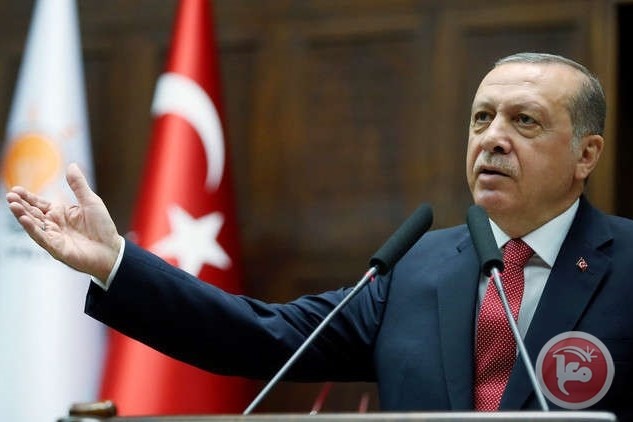 تلبية لدعوة أردوغان.. فلسطيني يحول 800 ألف دولار لليرة التركية