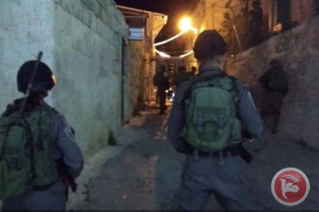 16 معتقلا وجيش الاحتلال يزعم العثور على اسلحة