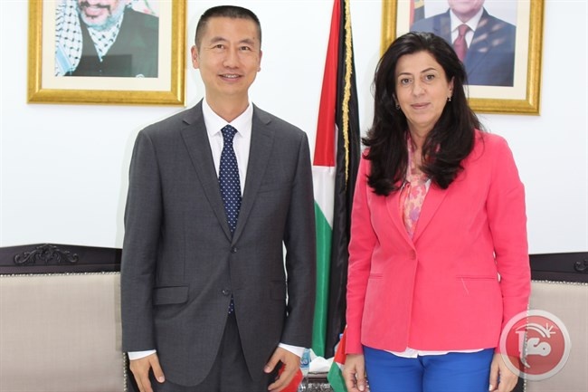 وزيرة الاقتصاد والسفير الصيني لدى فلسطين يبحثان التعاون