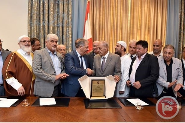 الفصائل الفلسطينية توقع وثيقة بعدم التدخل في شؤون لبنان