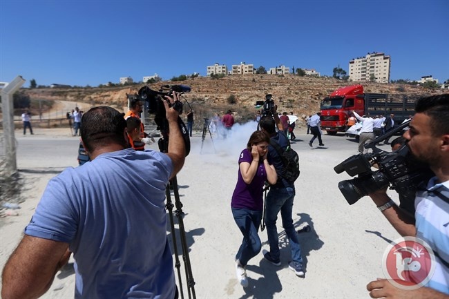 الاحتلال يقمع اعتصاما للصحفيين أمام عوفر
