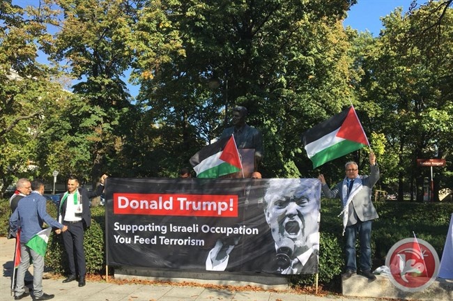 وقفة احتجاجية امام السفارة الأمريكية في وارسو