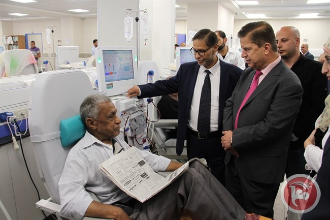 وزير الصحة يتفقد قسم غسيل الكلى الجديد بمجمع فلسطين الطبي