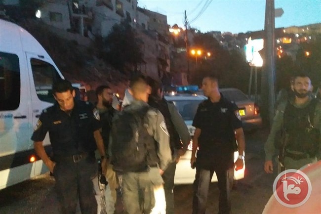 شرطة الاحتلال تعتقل شابين من سلوان بعد الاعتداء عليهما