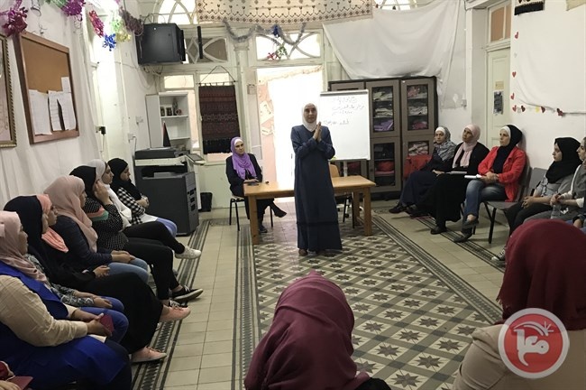مركز تاهيل الفتيات في نابلس ينظم ندوة حول رفع الوعي الذاتي