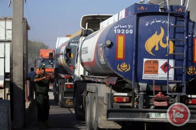 12 شاحنة وقود تدخل قطاع غزة